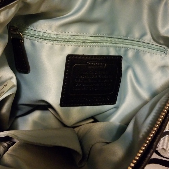 👜 Coach Black & Gray 🖤 - Picture 4 of 8